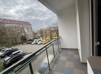 Világos, első emeleti lakás a Lövölde utcában Székesfehérváron rendezett, tiszta társasházban!