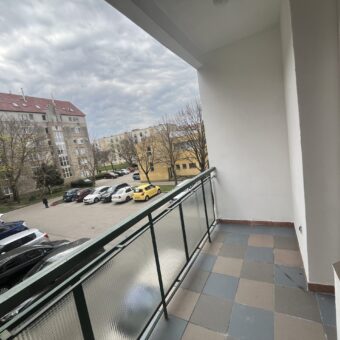 Világos, első emeleti lakás a Lövölde utcában Székesfehérváron rendezett, tiszta társasházban!